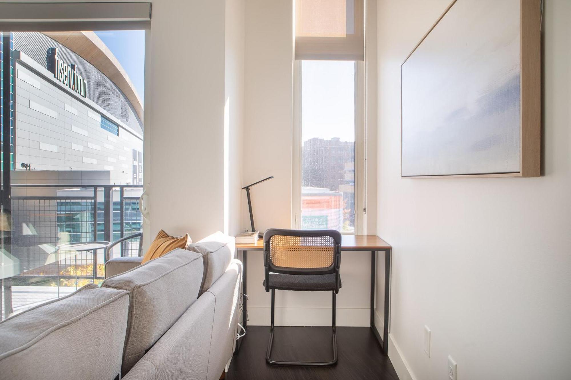 Modern Studio Apt With Skywalk To Fiserv, Rooftop, And Parking Milwaukee Exterior photo